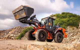 Hitachi ZW180PL-7 pyöräkuormaaja työmaalla