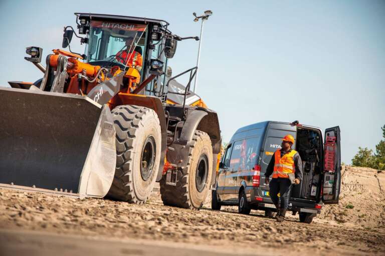 Hitachi ZW310-7 pyöräkuormaaja työmaalla