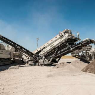 Lokotrack ST3.8™ mobiiliseula maa- ja kiviaineksen sekä kierrätysmateriaalin seulontaan