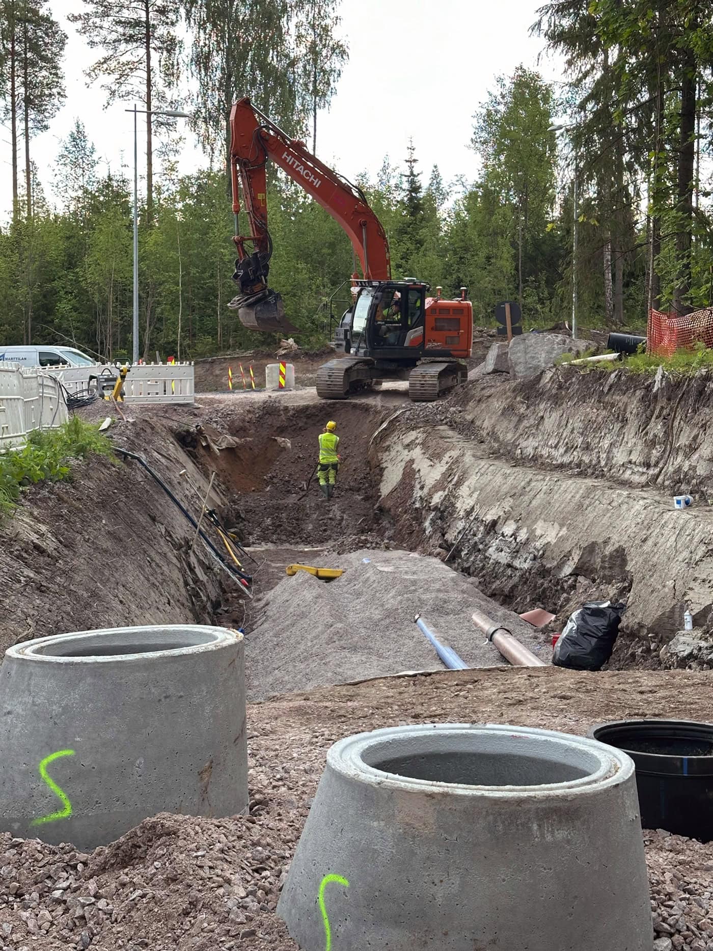Marttilan maanrakennus_Rotarent_konevuokraus_Hitachi_pienempi2