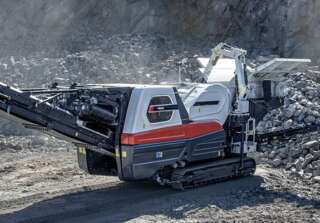 Lokotrack LT400J™ mobiilimurskain työmaalla – diesel-sähkö hybridi kivenmurskaukseen