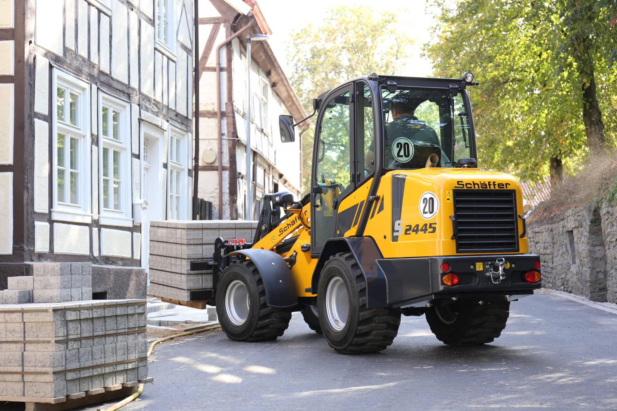 Schäffer 2445 S pyöräkuormaaja rakennustyömaalla