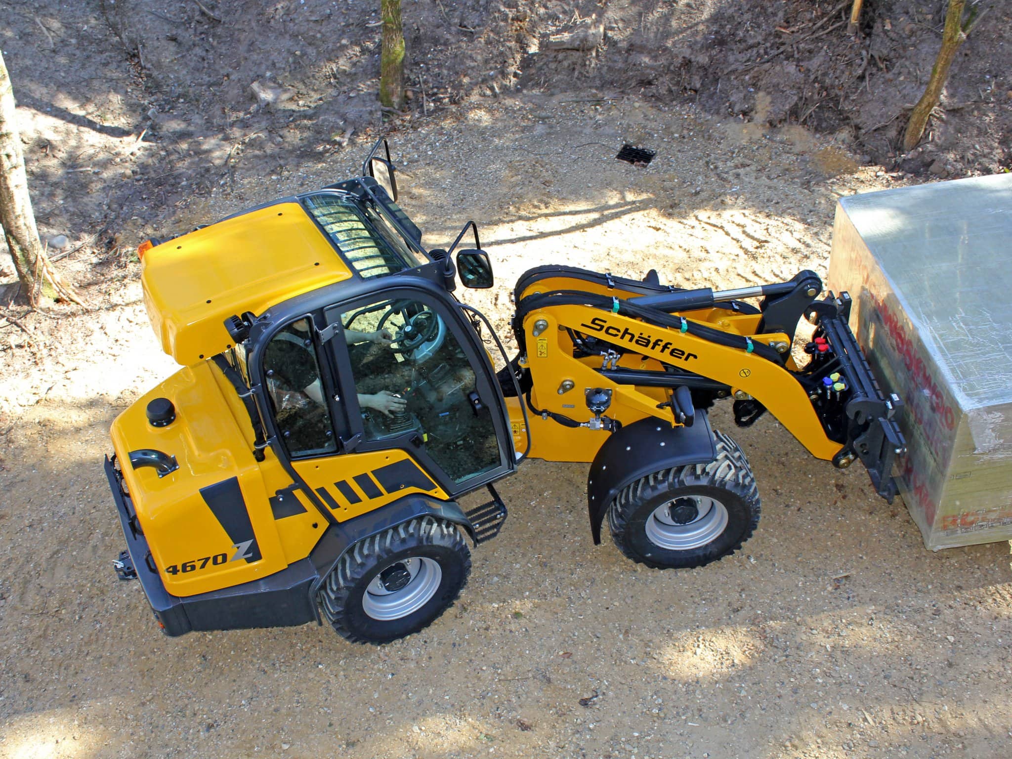 Schäffer 4670 Z 2 pyöräkuormaaja työmaakuormauksessa