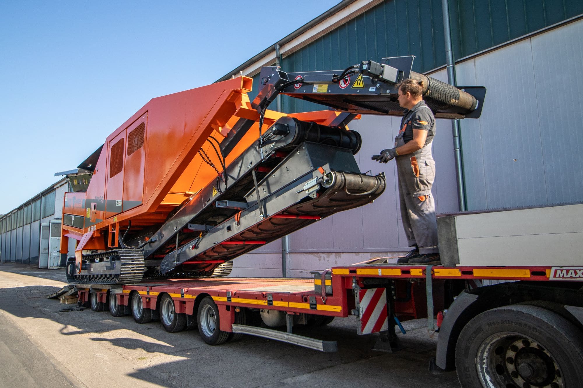 ARJES TITAN 950 lastattavana lavetin päälle kuljetusta varten