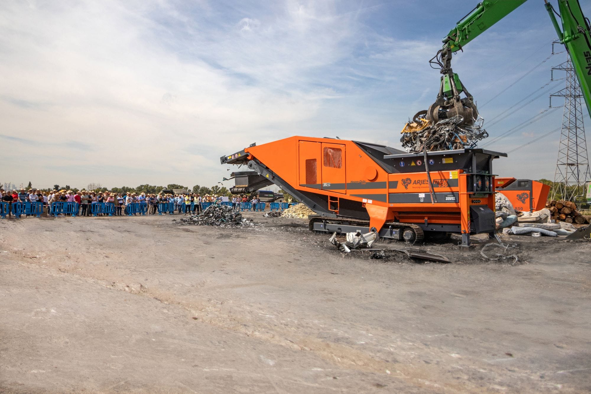 ARJES TITAN 950 mobiilimurskain työssä materiaalinkäsittelyssä työmaalla