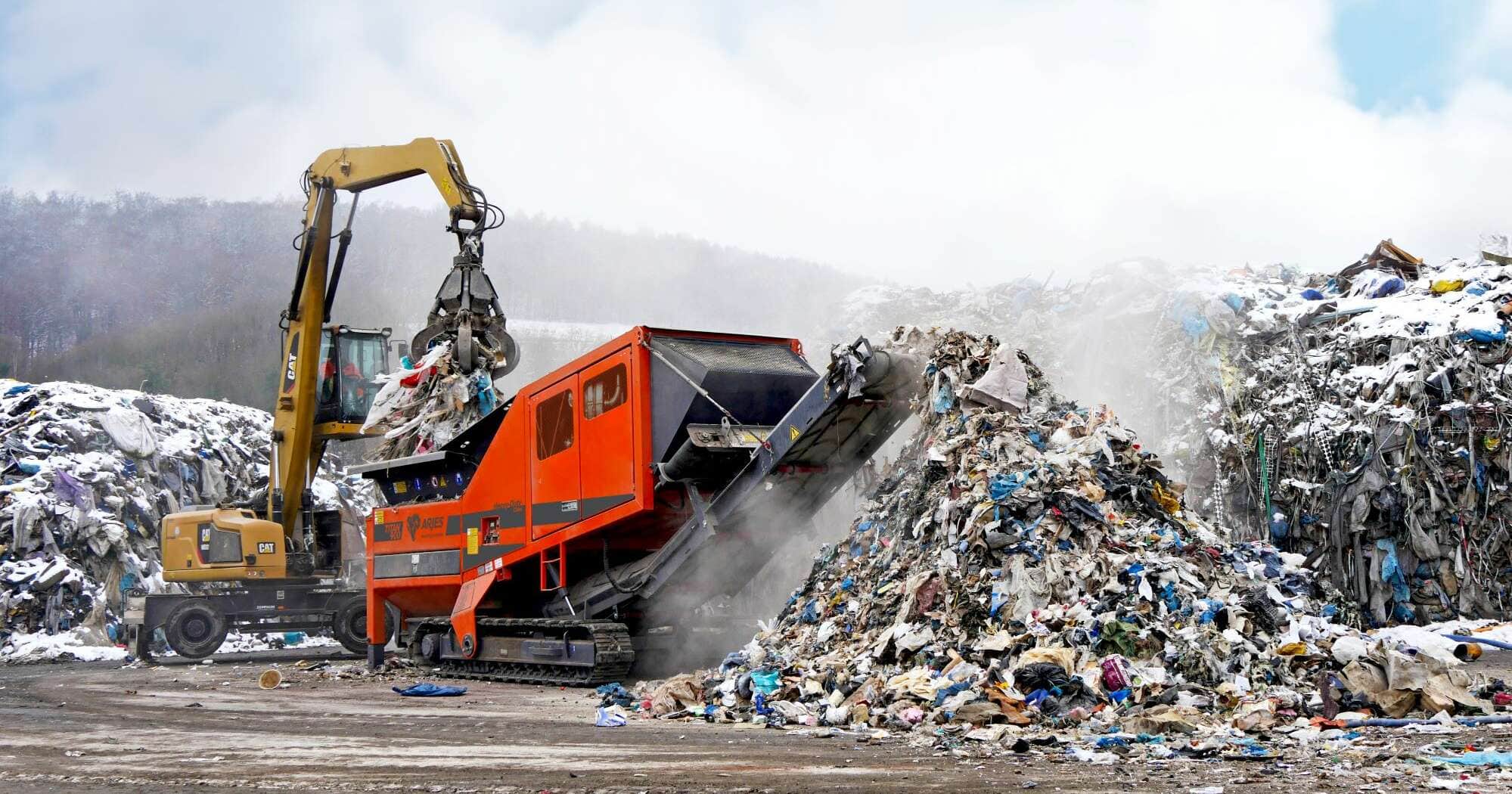 ARJES TITAN 900 mobiilimurskain työmaalla murskaamassa materiaalia