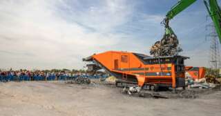 ARJES TITAN 950 mobiilimurskain työssä materiaalinkäsittelyssä työmaalla